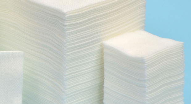 Kompres włókninowy NONVI lux niejałowy, 40 g/m², 4 warstwowy, 5 x 5 cm x 100 szt.