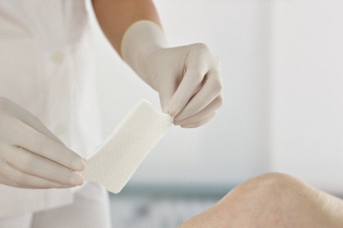 ASKINA DRESSIL opatrunek piankowy z klejem silikonowym, 15x15, op. 10 szt 