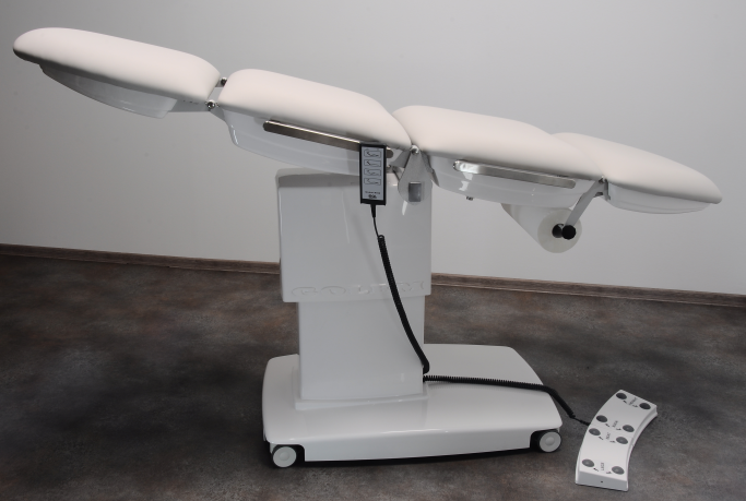 Stół zabiegowy GOLEM 4S, wielospecjalistyczny z podpórkami i kółkami