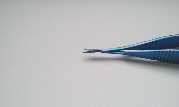 Nożyczki Vannas, proste, ostre spiczaste końcówki (9-813)